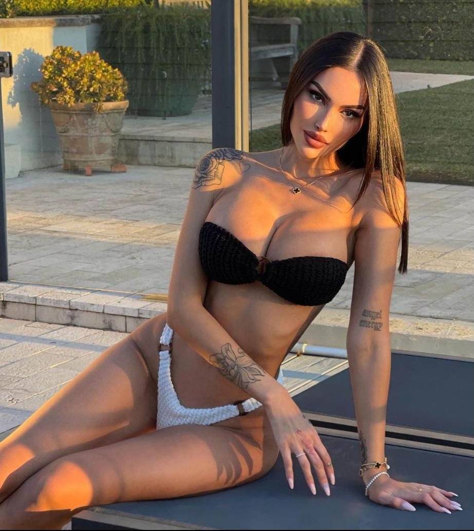 İstanbul Escort Bayan Ezgi İle Baş Döndüren Anlar